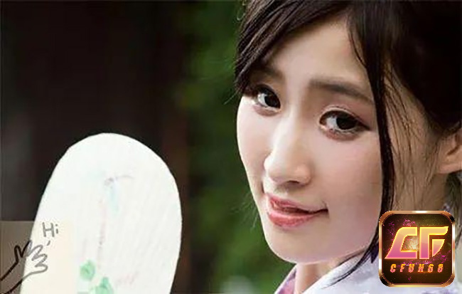 Sana vừa là diễn viên 18+ vừa là người mẫu xinh đẹp tại Nhật Bản