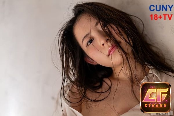 Ena là một diễn viên đầy triển vọng trong ngành giải trí JAV