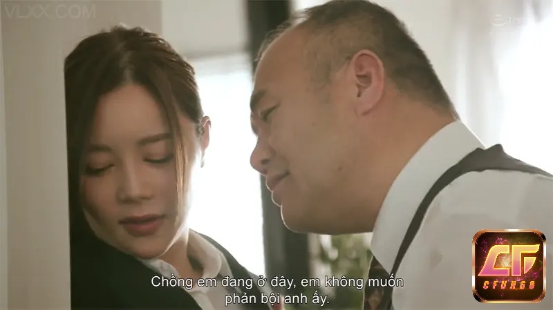 Miu làm tình nhân cho gã giám đốc để giúp bố cô trả nợ